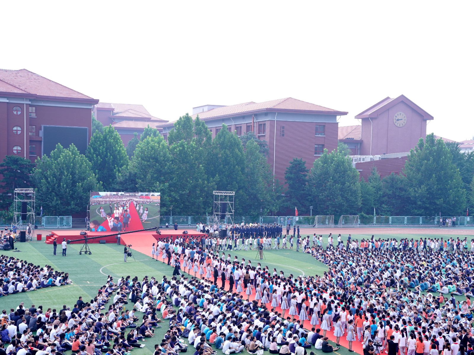 北京大兴一中西校区今年九月正式启用，为可容纳96个班的完全中学_京报网